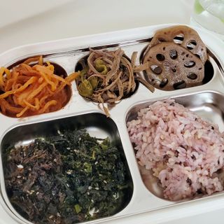 하나마이 [마마쿡] 전 청와대 천상현 셰프의 밑반찬  5종세트(소고기 장조림+연근조림+진미채+간장김자반+새우김자반) — 4점을 준 리뷰어가 2023년 4월 올린 사용 사진