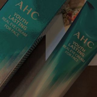 [NEW 탄력유턴 아이크림] AHC 유스 래스팅 리얼 아이크림 포 페이스 — 4.5점을 준 리뷰어가 2021년 2월 올린 사용 사진