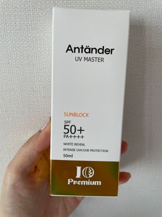 아이오 프리미엄 안탄다르 유브이마스터 선크림 — 4점을 준 리뷰어가 2021년 8월 올린 사용 사진