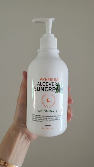 [닥터문] 프리미엄 알로에베라 선크림 500ml — 5점을 준 리뷰어가 2022년 6월 올린 사용 사진