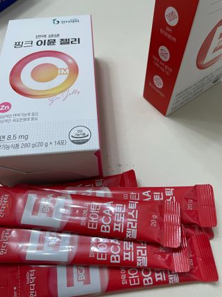 인디닥터 면역 생생 핑크 이뮨 젤리 + 타이탄 BCAA 프로틴 젤리스틱 — 4.5점을 준 리뷰어가 2022년 5월 올린 사용 사진