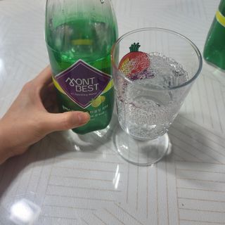 몽베스트 Montbest with Sparkling water Lemon OR Lime 20병(랜덤) — 5점을 준 리뷰어가 2023년 2월 올린 사용 사진