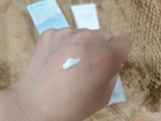 [스킨1004] 마다가스카르 센텔라 히알루-시카 워터핏 선세럼 50ml — 5점을 준 리뷰어가 2024년 5월 올린 사용 사진
