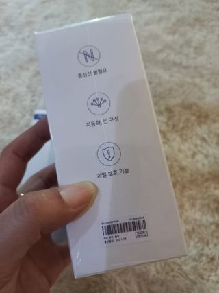 아카라 조명 스위치를 누워서 끄는 방법 (스마트 조명 스위치 2구 + 무선 리모트 스위치 1구 T1, 스마트 허브 E1) — 4점을 준 리뷰어가 2021년 12월 올린 사용 사진