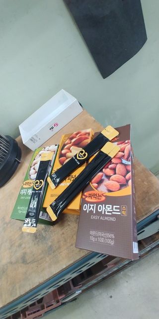 짜먹는 이지견과 짜먹는 이지아몬드, 짜먹는 이지허니피넛, 짜먹는 이지캐슈넛 각 10g X  10포 — 5점을 준 리뷰어가 2021년 3월 올린 사용 사진