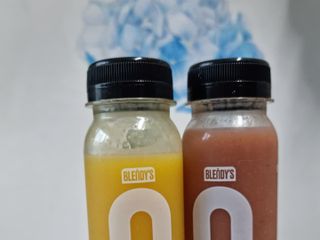 BLENDY'S 핑크 스무디+블론디 스무디 — 5점을 준 리뷰어가 2021년 11월 올린 사용 사진