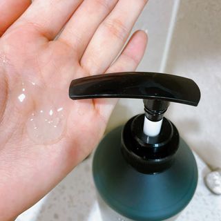 르핸스 퍼포밍 5 샴푸 비반트 포렛/베티버 포그 — 5점을 준 리뷰어가 2023년 2월 올린 사용 사진