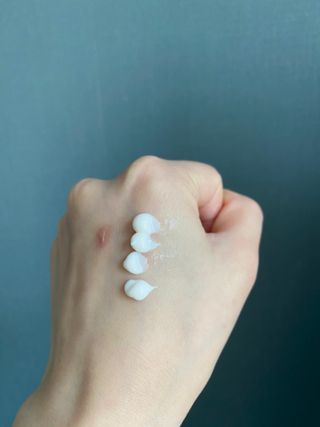 [후르디아] 모공블러 비건 선 프라이머 — 2.5점을 준 리뷰어가 2022년 7월 올린 사용 사진