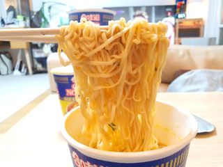 NISSIN 닛신 컵누들  4종 - 씨푸드오리지날, 씨푸드 스파이시, 씨푸드 커리, 씨푸드 XO소스 — 5점을 준 리뷰어가 2022년 12월 올린 사용 사진