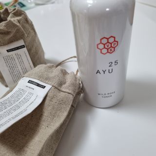 AYU25[아유트웬티파이브] 피부건강에 꼭 필요한 pH 약산성 와일드 로즈토너 — 4점을 준 리뷰어가 2021년 4월 올린 사용 사진