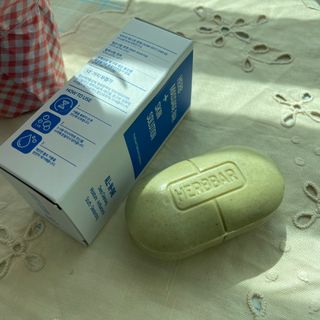 제이제이바이오 허브마사지바 올인원 알약비누 — 5점을 준 리뷰어가 2022년 3월 올린 사용 사진