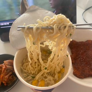 NISSIN 닛신 컵누들  4종 - 씨푸드오리지날, 씨푸드 스파이시, 씨푸드 커리, 씨푸드 XO소스 — 5점을 준 리뷰어가 2023년 1월 올린 사용 사진