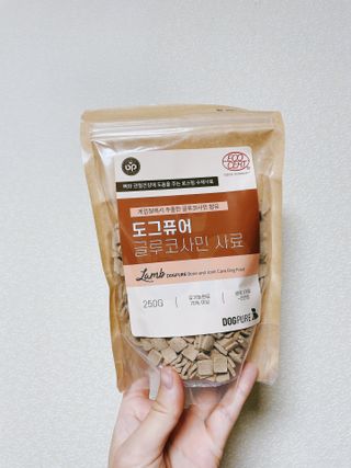 도그퓨어 피부와모질/혼합유산균/글루코사민 유기농 로스팅 사료 — 5점을 준 리뷰어가 2021년 10월 올린 사용 사진