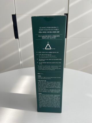 르핸스 퍼포밍 3 바디워시 비반트포렛/베티버포그 — 5점을 준 리뷰어가 2023년 2월 올린 사용 사진