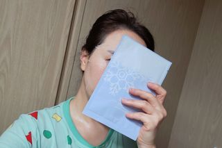 비프리코스메틱 더블아이스진정마스크팩 5매 — 5점을 준 리뷰어가 2023년 2월 올린 사용 사진