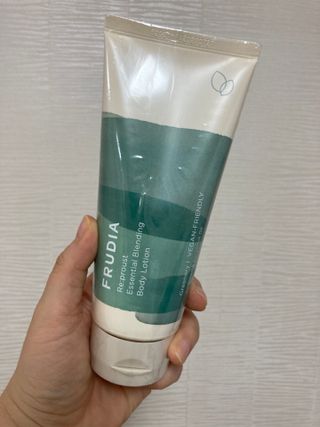 틱톡 [후르디아] 올리브영 아로마 비건 바디워시1종+바디로션1종 (그리너리) — 5점을 준 리뷰어가 2022년 11월 올린 사용 사진