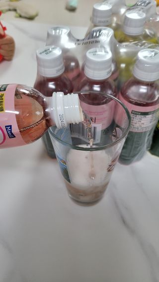 더그레잇티 콤부차 [매일유업] 더그레잇티 44kcal 콤부차 300ml *12개입 (오리지널 6개+베리리치 6개) — 5점을 준 리뷰어가 2023년 7월 올린 사용 사진