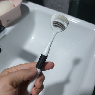 크리오 클리어스 혀백태제거 구취관리 혀클리너 — 5점을 준 리뷰어가 2021년 3월 올린 사용 사진