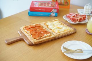 [푸딩팩토리] 페스츄리 피자 4종 택3_파이브 치즈/페퍼로니 비프칠리/고추베이컨 포테이토/허니고르곤졸라 — 5점을 준 리뷰어가 2022년 7월 올린 사용 사진