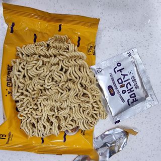 안심댕면 강아지라면 5봉지+쓰담쓰담 종합영양제 2스틱 샘플 증정 — 4점을 준 리뷰어가 2022년 8월 올린 사용 사진