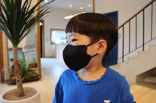 JHWORLD 스누피 마스크 스누피 에어 새부리형 국내산 MB필터 컬러마스크 대형 중형 어린이용 20매 — 5점을 준 리뷰어가 2021년 7월 올린 사용 사진