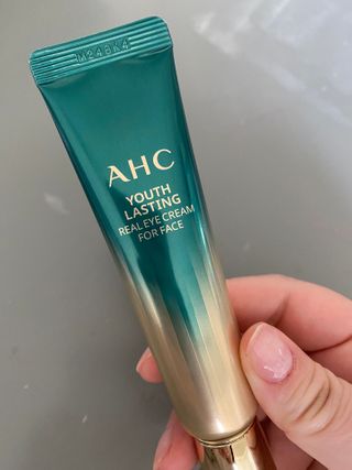 [NEW 탄력유턴 아이크림] AHC 유스 래스팅 리얼 아이크림 포 페이스 — 5점을 준 리뷰어가 2021년 2월 올린 사용 사진