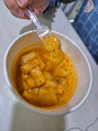 나우  [요리궁리] B타입 ( 매콤, 치즈, 매콤까르보 ) 꽃떡볶이 6개입 세트 — 5점을 준 리뷰어가 2025년 3월 올린 사용 사진