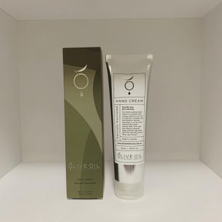 올리브 오일 스킨케어 컴퍼니 [OOSC] 보송보송한 내추럴리 너리시드 핸드크림 125ml — 5점을 준 리뷰어가 2021년 5월 올린 사용 사진
