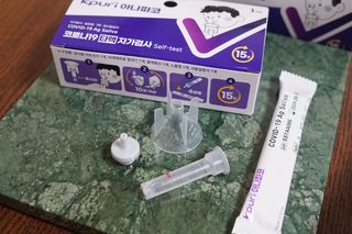 케이퓨리 아나파코 코로나 타액 자가 진단키트 1회분 3개 — 5점을 준 리뷰어가 2023년 4월 올린 사용 사진