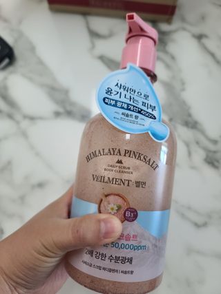 벨먼 내추럴스파 수분광채 스크럽 바디워시 600ml 5종 — 5점을 준 리뷰어가 2022년 5월 올린 사용 사진