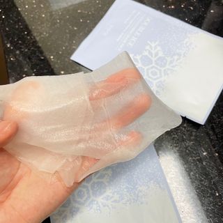 비프리코스메틱 더블아이스진정마스크팩 5매 — 5점을 준 리뷰어가 2023년 3월 올린 사용 사진