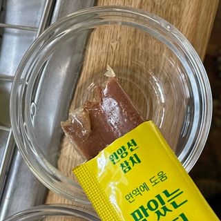 페페로니 맛있는 스틱 - 무항생제 닭고기 15개 + 원양선 참치 15개 — 5점을 준 리뷰어가 2021년 10월 올린 사용 사진