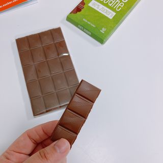 당류2g 자일리톨로 단맛을낸 슈카 퓨어비건 무설탕초콜릿 Xucker vegan 2개입 — 5점을 준 리뷰어가 2021년 4월 올린 사용 사진