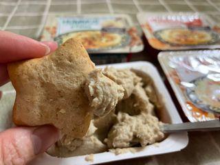 [유픽]간편하게 즐기는 고단백 상온보관 후무스 2종, 총 4개 토마토맛/타히니맛[올리브맛 제외] — 3점을 준 리뷰어가 2021년 3월 올린 사용 사진