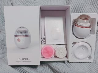 디하우트 랩 디하우트랩 클렌징 피부관리기 진동클렌저 실리콘+2종 인조모 브러시 — 5점을 준 리뷰어가 2021년 11월 올린 사용 사진