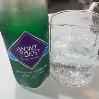 몽베스트 Montbest with Sparkling water Plain 20병 — 5점을 준 리뷰어가 2022년 12월 올린 사용 사진