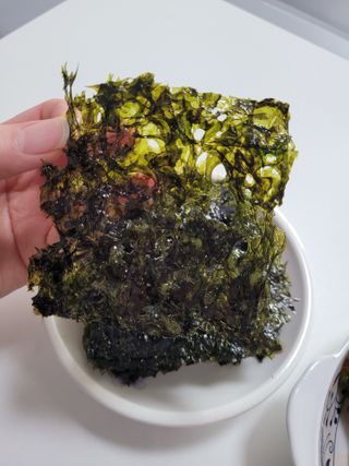 [해림맛김] 들기름에 구운 바삭바삭 김 4종 세트 + 1종 랜덤발송 총5개입 — 5점을 준 리뷰어가 2021년 2월 올린 사용 사진