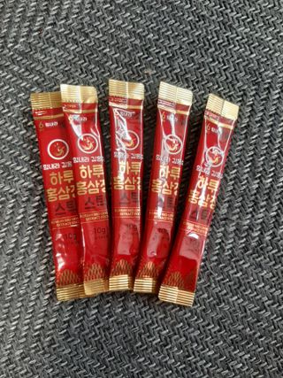 힘내라김홍삼 하루홍삼정스틱 10g x 10포 — 5점을 준 리뷰어가 2021년 4월 올린 사용 사진