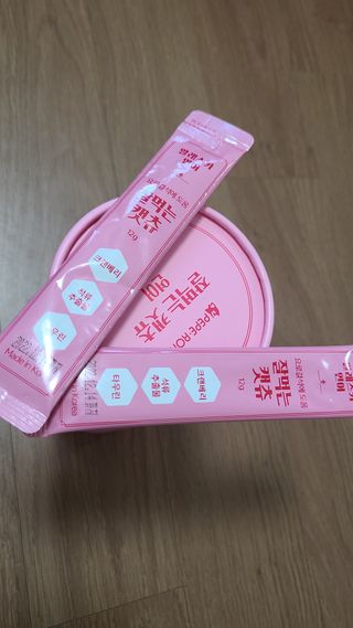 페페로니 잘 먹는 캣츄 - 알래스카 연어 24개입 — 5점을 준 리뷰어가 2021년 9월 올린 사용 사진