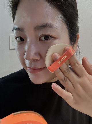 광동생활건강 MF[광동] 비타500✨주름개선·미백·SPF50+🌞퍼펙트쉴드 빅 선쿠션 본품 — 5점을 준 리뷰어가 2024년 5월 올린 사용 사진