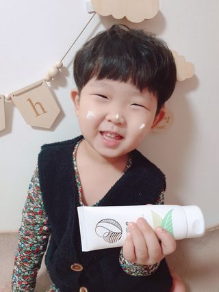 mom e 맘이 내추럴 베이비 케어 크림+바디오일 — 5점을 준 리뷰어가 2021년 1월 올린 사용 사진