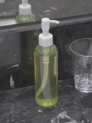 스킨큐어 산다화 순한 클렌징 동백 오일 200ml — 5점을 준 리뷰어가 2023년 4월 올린 사용 사진