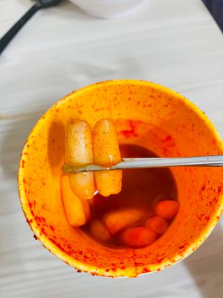 유비쿡 컵떡볶이 매운컵떡볶이2개/ 짜장컵떡볶이 2개  총 4개세트 — 4점을 준 리뷰어가 2021년 4월 올린 사용 사진