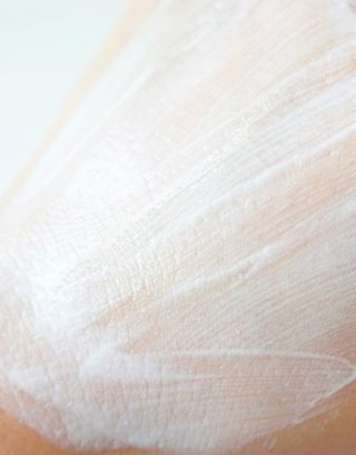 리더스코스메틱 리더스 카밍 바이오틱스 선 에센스 SPF 50+ PA++++ — 5점을 준 리뷰어가 2022년 7월 올린 사용 사진