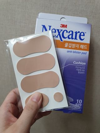 3M 넥스케어 물집방지쿠션테이프 1매 + 물집방지패드 10매 — 5점을 준 리뷰어가 2024년 3월 올린 사용 사진