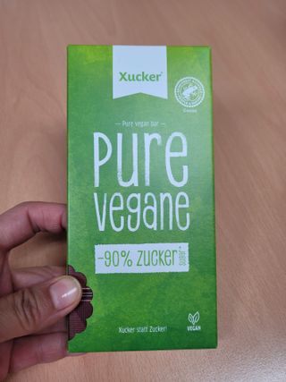 당류2g 자일리톨로 단맛을낸 슈카 퓨어비건 무설탕초콜릿 Xucker vegan 2개입 — 5점을 준 리뷰어가 2021년 4월 올린 사용 사진