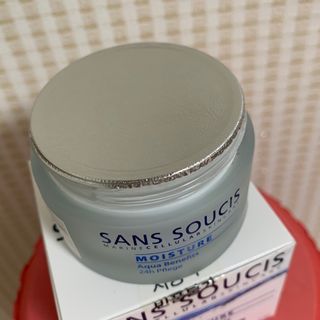 산수시 아쿠아 베네핏 24h 수부지 물광 속건조 수분크림 50ml — 2.5점을 준 리뷰어가 2021년 6월 올린 사용 사진
