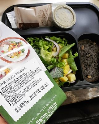 참살이도시락 작심삼일 샐러드도시락 3개 맛보기 새벽배송 또는 택배배송 — 4점을 준 리뷰어가 2021년 7월 올린 사용 사진