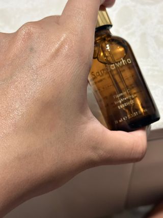 스킨큐어 산다화 비타민c 화이트닝 에센스 30ml — 5점을 준 리뷰어가 2023년 10월 올린 사용 사진