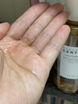 스킨1004 [SKIN1004] 마다가스카르 센텔라 라이트 클렌징 오일 200ml — 5점을 준 리뷰어가 2024년 8월 올린 사용 사진
